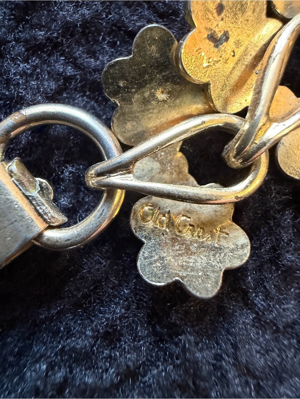 Vintage Old Crest Gold Tone Bracelet - Picture 6 of 8
